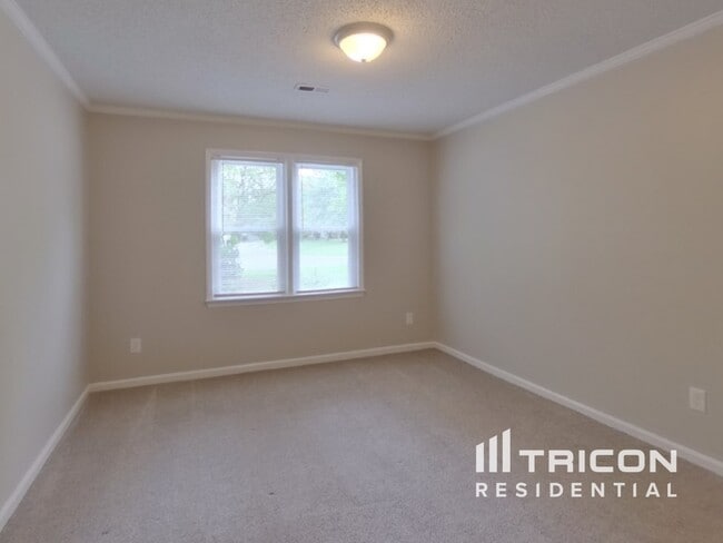 Building Photo - 4000 Coopersdale Rd