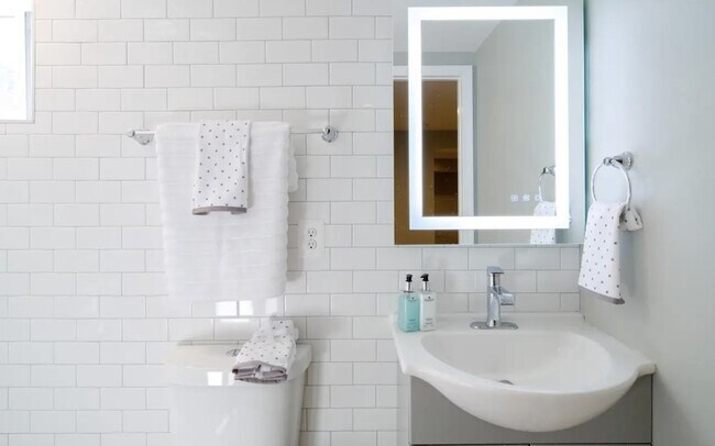 Building Photo - 4410 16th St NE