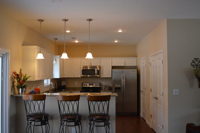 Building Photo - One Level Lake Gaston Home - Hubquarter Cr...
