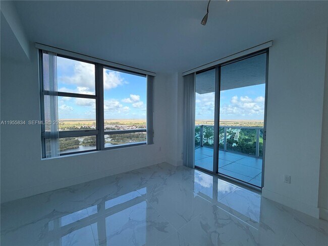 Building Photo - 2641 N Flamingo Rd