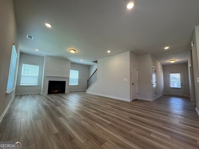 Building Photo - 202 Sycamore Ln