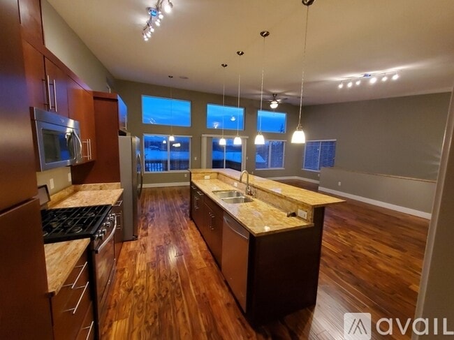 Building Photo - 2949 E Palmdale Dr