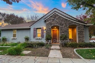 Building Photo - 363 W Viento St