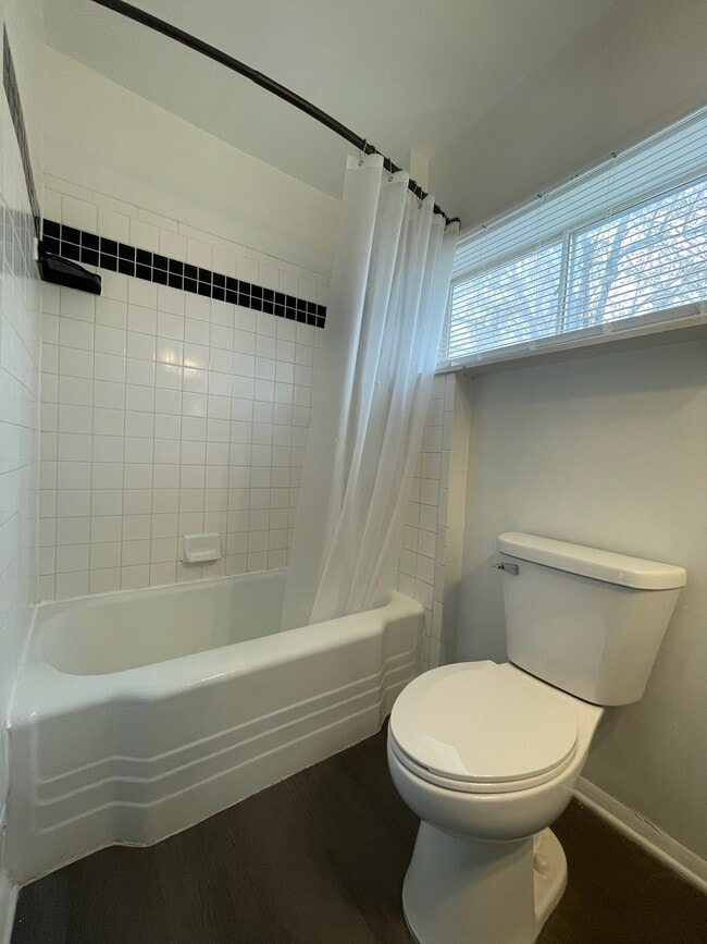 Building Photo - 116 S Hamilton St