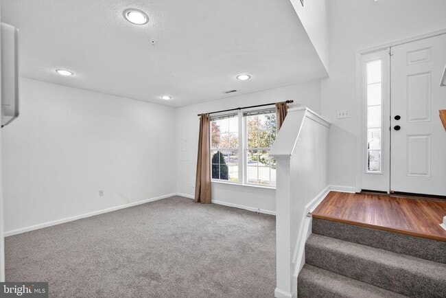 Building Photo - 5015 Leasdale Rd