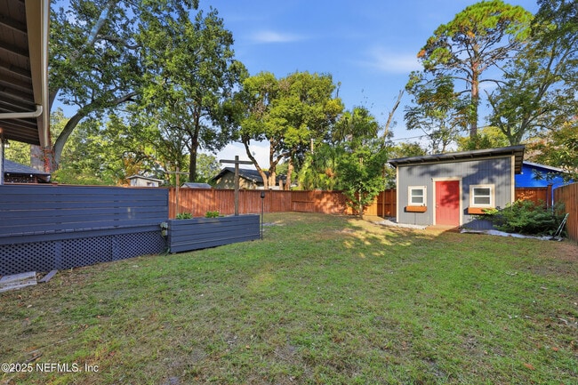 Building Photo - 1047 Cherry St