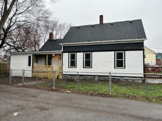 Building Photo - 3218-22 Walton