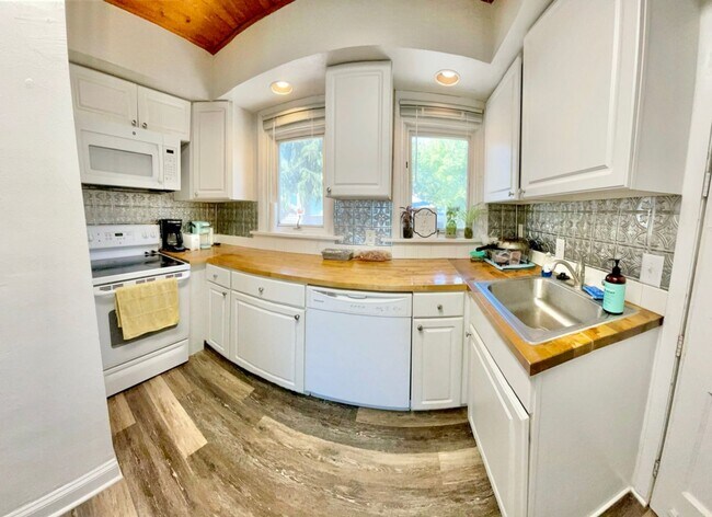 Building Photo - 14 N Breese Terrace