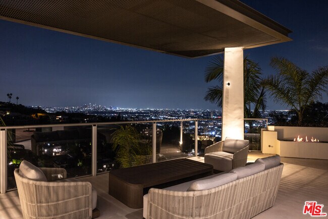 Building Photo - 9405 Sierra Mar Pl