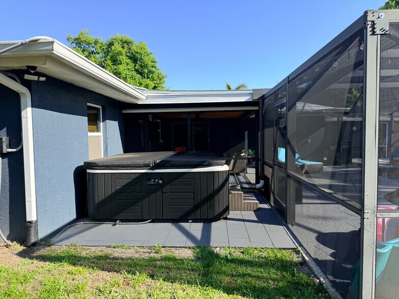 Building Photo - 1210 40th Ave