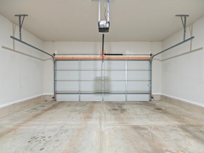 Building Photo - 227 Poplar Hollow Dr