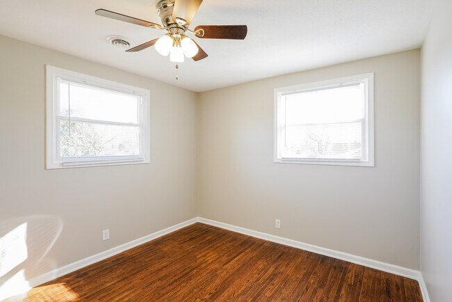 Building Photo - Charming 4-Bedroom Home with Spacious Lawn