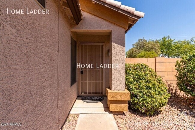 Building Photo - 917 S Del Rancho
