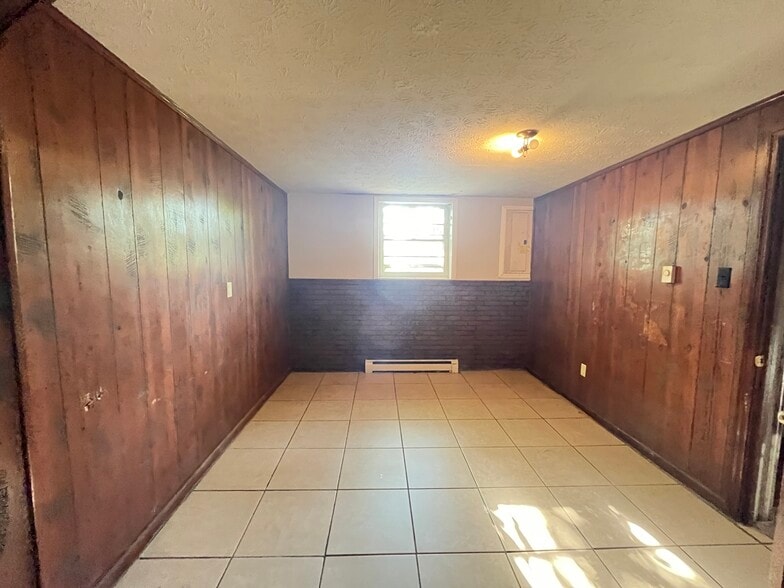 Building Photo - 109 Bolton Ave