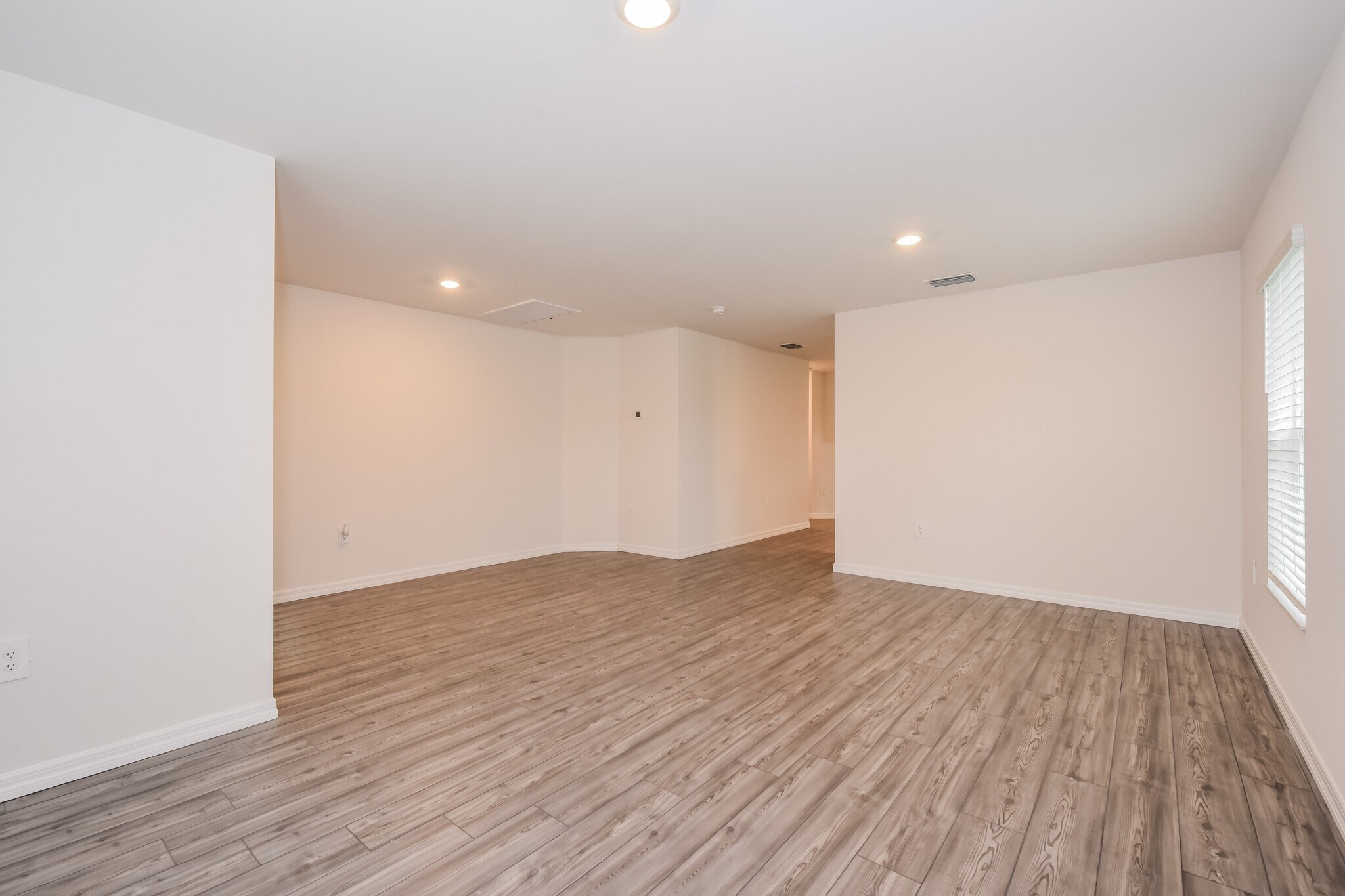 Building Photo - 166 Blackstone Dr