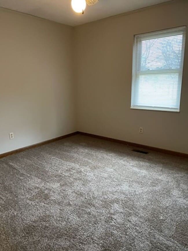 Building Photo - SINGLE FAMILY HOME