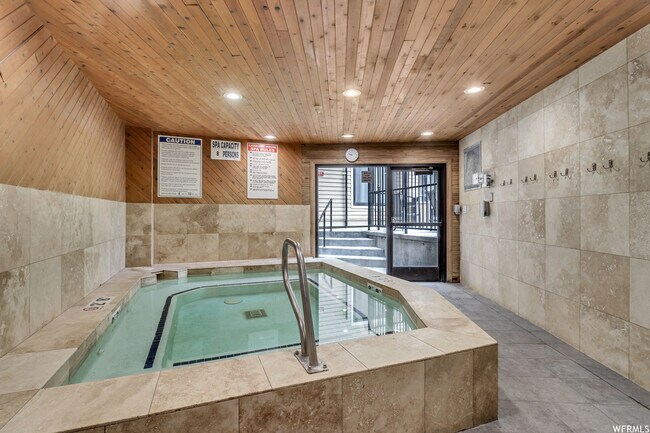 Building Photo - Prospector