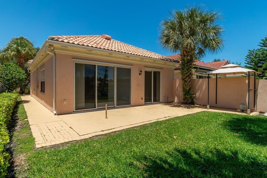 Building Photo - 4786 Blossom Dr