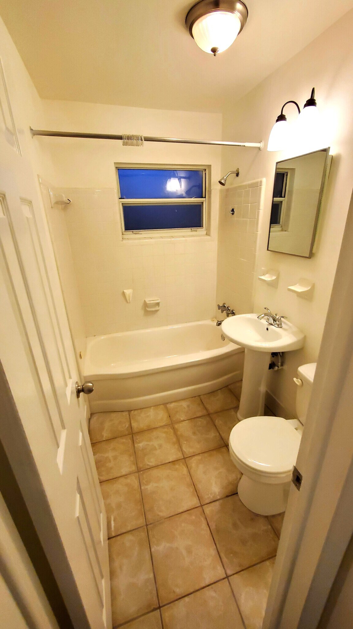 Main House Full Bath - 1721 Moselle Avenue