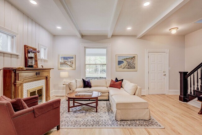 Building Photo - 2105 S Fillmore St