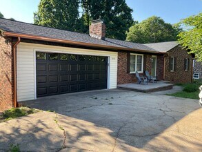 Building Photo - HomeFor Rent with 3 Bedrooms, 2 Baths, 2 Car Garage in Lincolnton NC