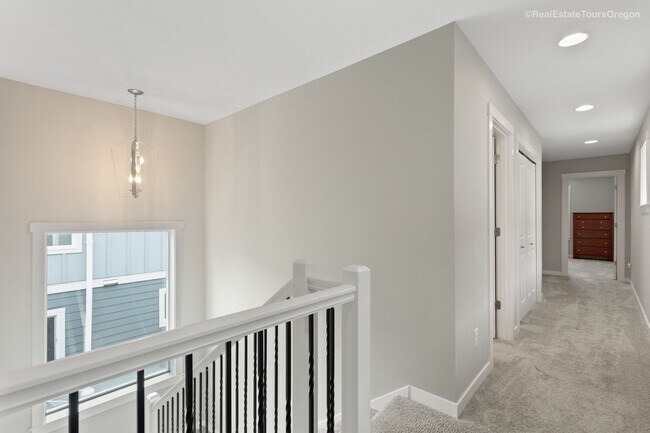 Building Photo - Bright and Modern Home Near Woodstock with...