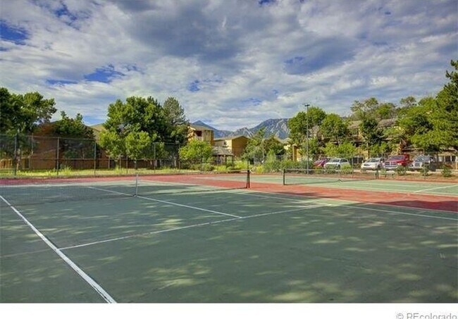 Building Photo - Top Floor Studio In The Wimbledon Condos! Ideal Location!