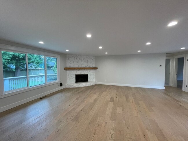 Building Photo - 3Bd/2.5Ba Mercer Island House