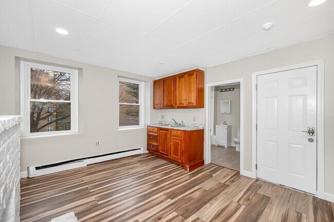 Building Photo - 114 Appleton St