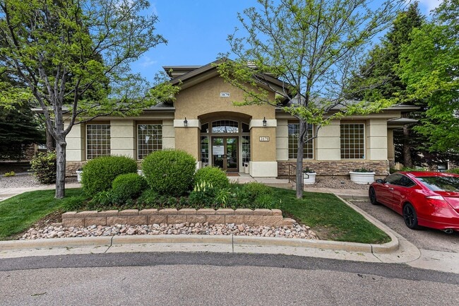 Building Photo - 2 bedroom Condo ,Gated community  Hillsbor...