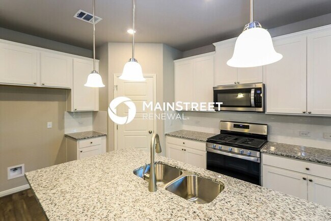 Building Photo - 4 Bedroom Pet-Friendly Home in San Antonio, TX with Main Street Renewal