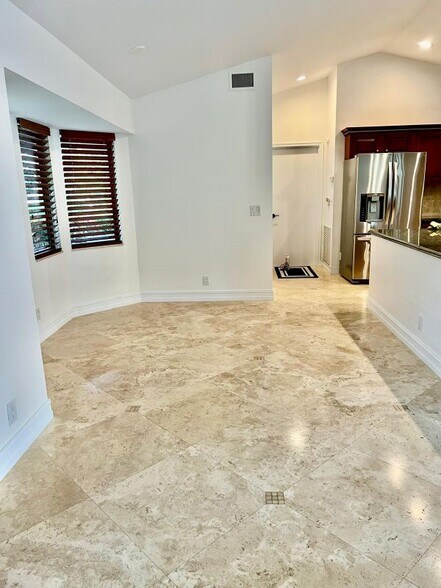 Building Photo - 6083 Vista Linda Ln