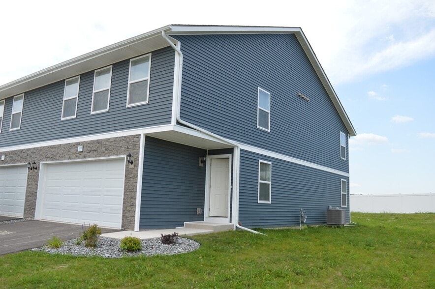 Building Photo - 311 Alberts Dr