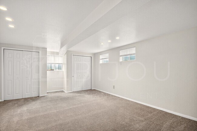 Building Photo - NEW Carpet and Paint!!!