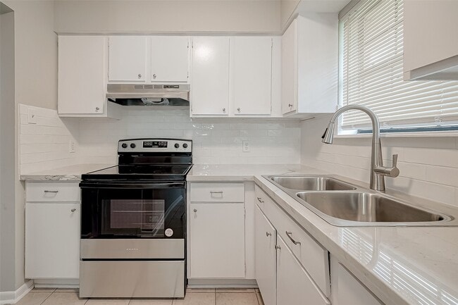 Building Photo - 3615 Needville Ave