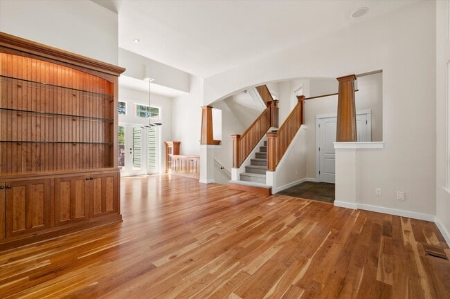 Building Photo - Large home in Awbrey Butte