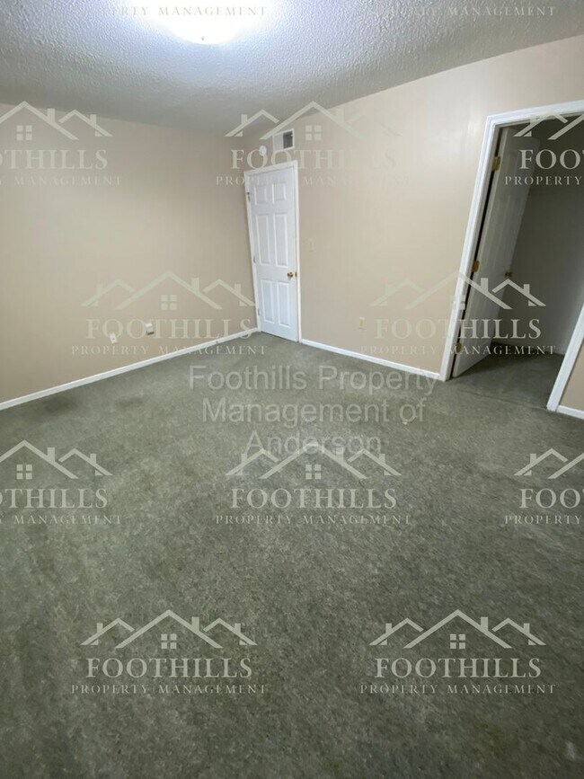 Building Photo - 2 bedroom, 2 bathroom condominium unit nea...