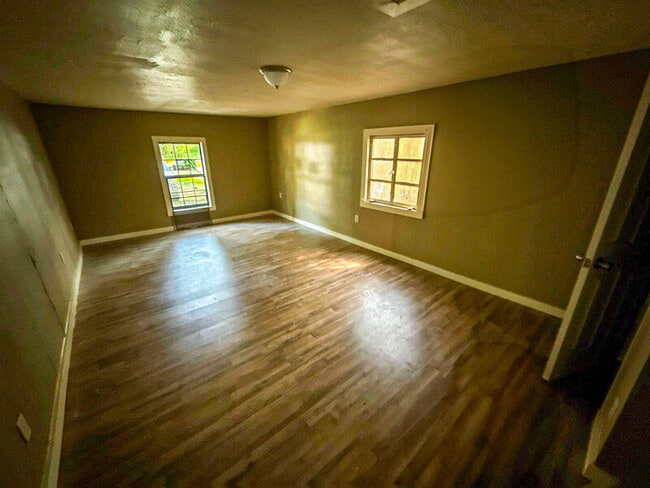 Building Photo - 757 Woodbury Rd