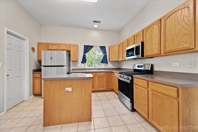 Building Photo - 2402 Wilton Ln
