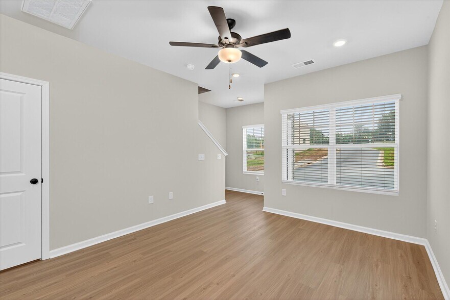 Building Photo - 1240 Principal Featherstone Ave
