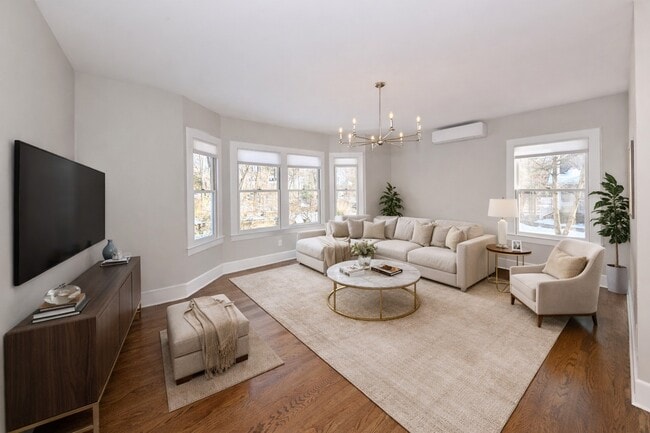 Building Photo - 62 Elm St