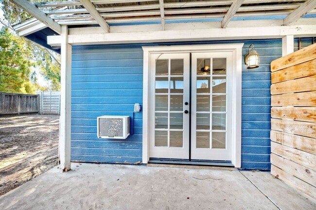 Building Photo - 2707 Robertson St