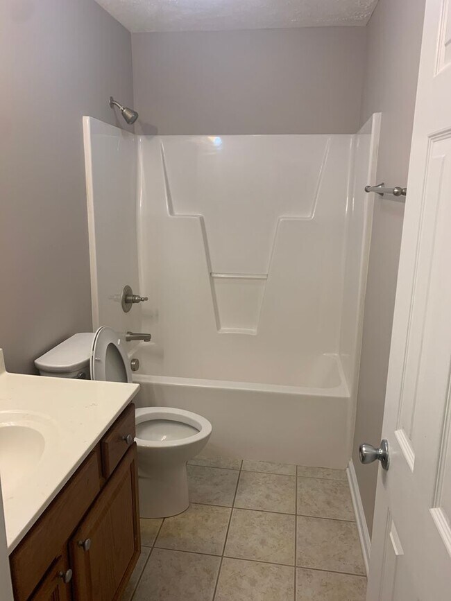 Building Photo - 6216 Castlebrooke Ln