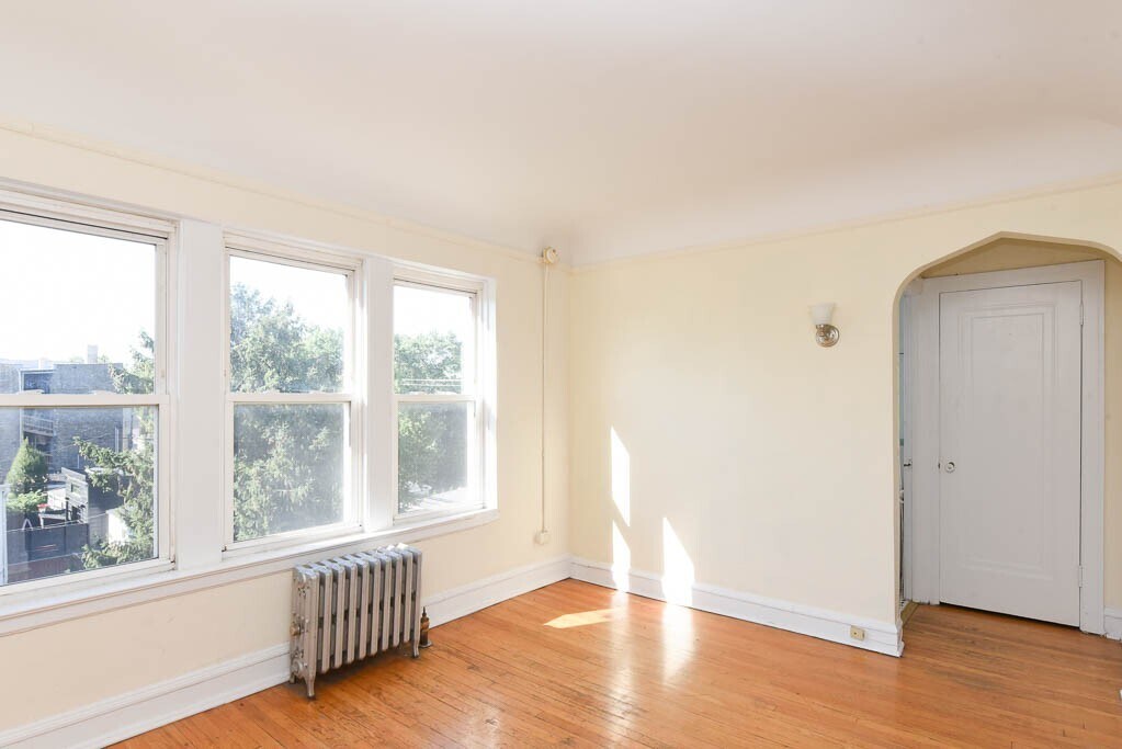 Building Photo - 2946 N Albany Ave