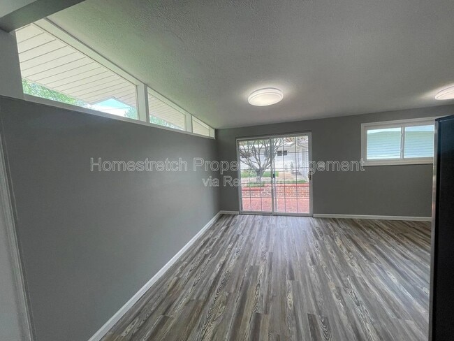 Building Photo - 430 Holiday Hl