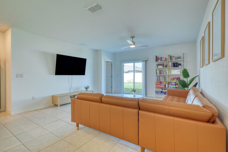 Building Photo - 111 Rain Lily Ave