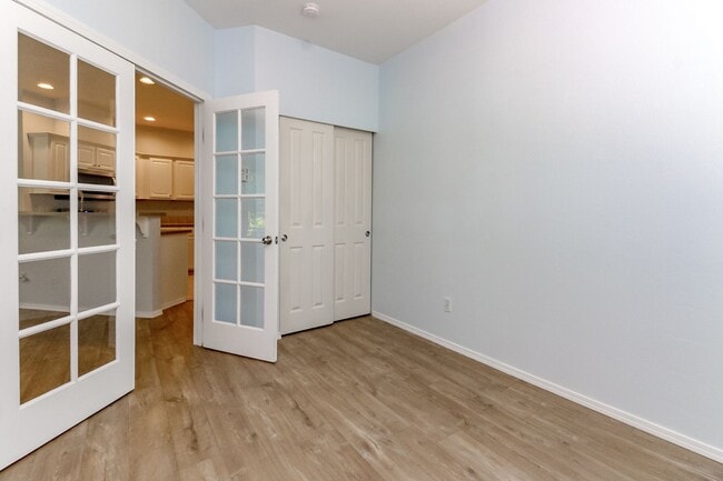 Building Photo - Low maintenance condo living in DuPont
