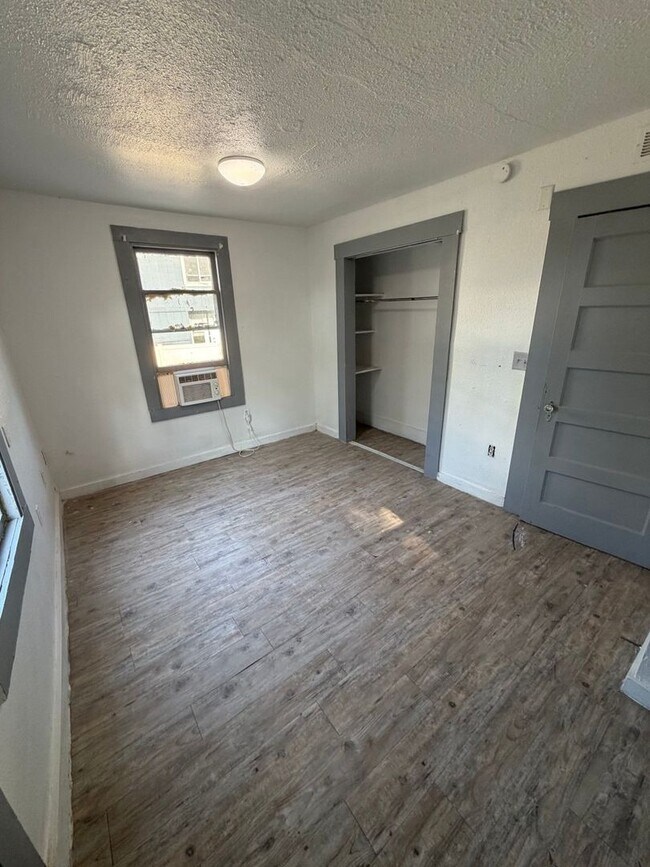 Building Photo - Orange St