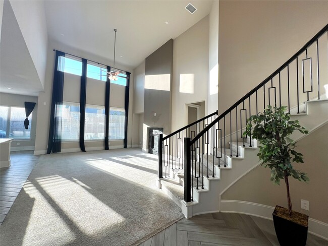 Building Photo - 15815 Sunlit Falls Dr