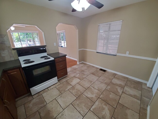 Building Photo - Two Bedroom House with carport